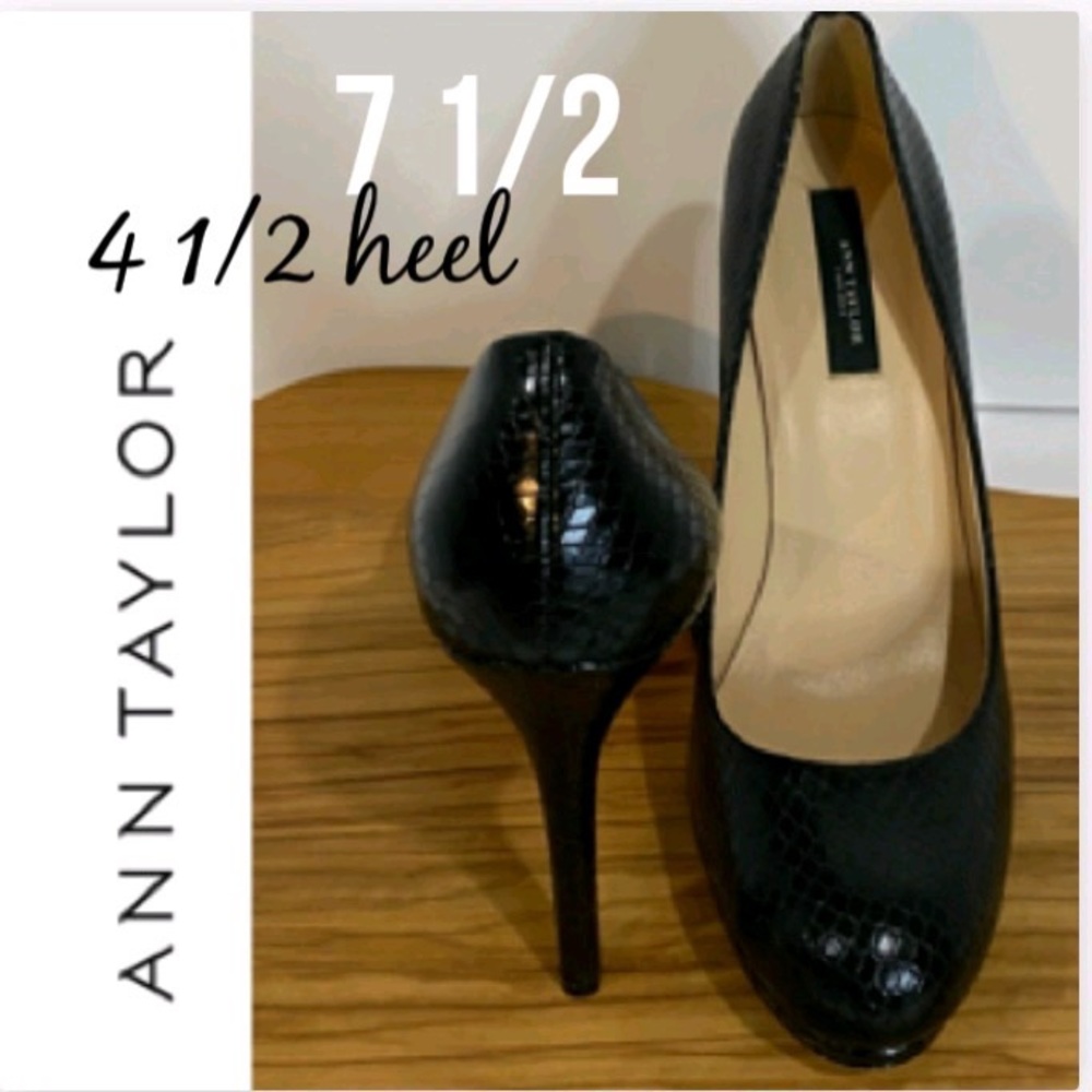 SALE ! Ann Taylor Black Embossed Leather Heels (look new) 7 1/2